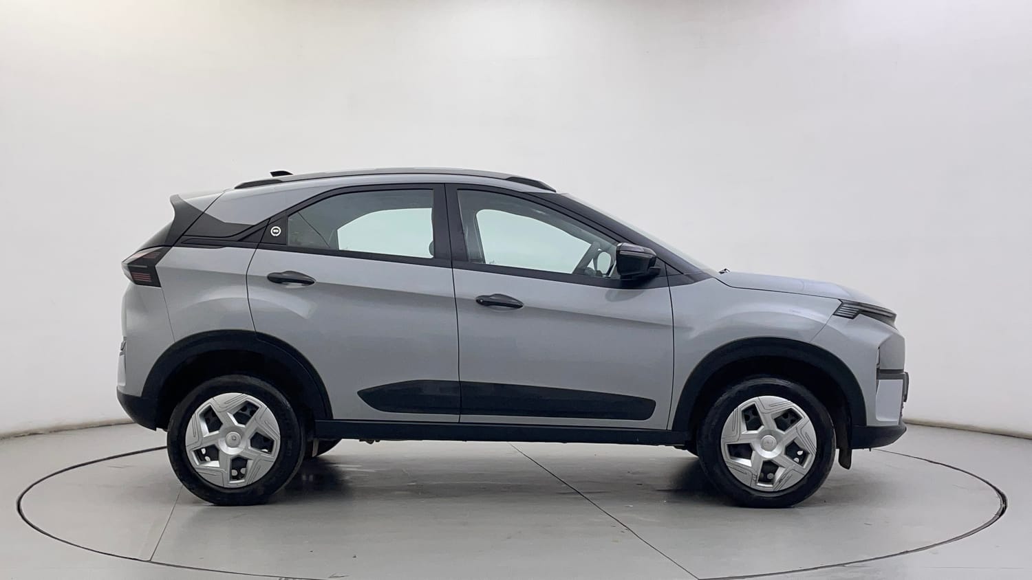 Used 2024 Tata Nexon Pure 1.2 Revotron Petrol 6MT Petrol Manual exterior RIGHT SIDE VIEW