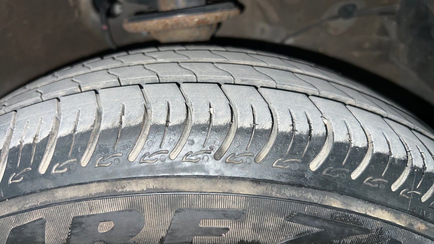 Used 2023 Maruti Suzuki S-Presso VXi (O) AMT Petrol Automatic tyres RIGHT FRONT TYRE TREAD VIEW