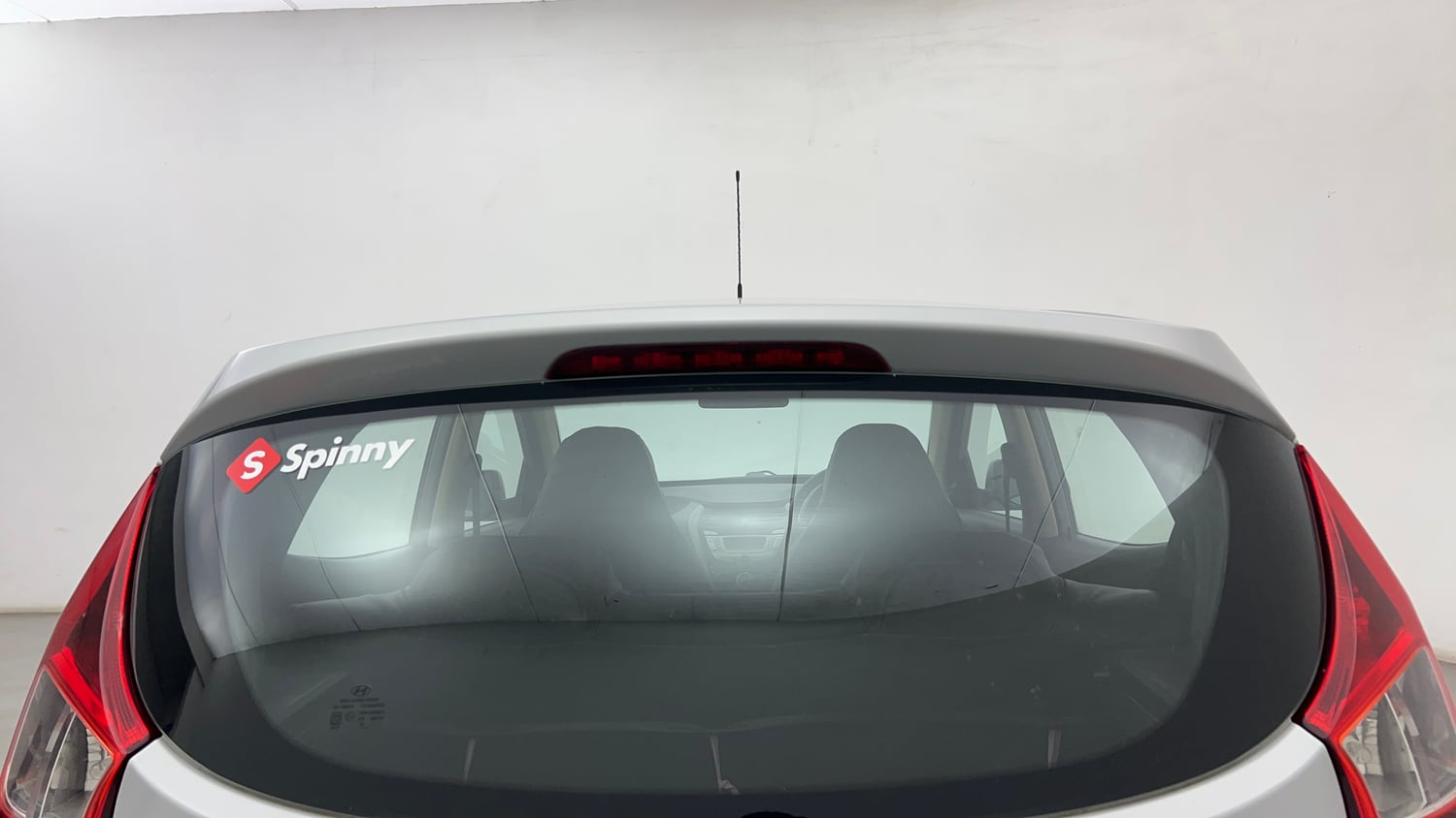 Used 2017 Hyundai Eon Sportz Petrol Manual exterior BACK WINDSHIELD VIEW