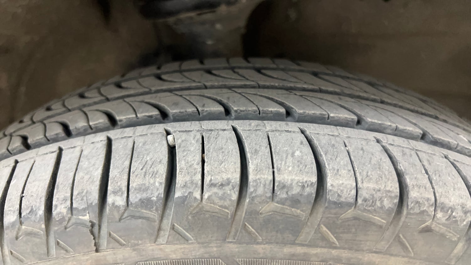 Used 2012 Maruti Suzuki Wagon R 1.0 VXi Petrol Manual tyres RIGHT FRONT TYRE TREAD VIEW