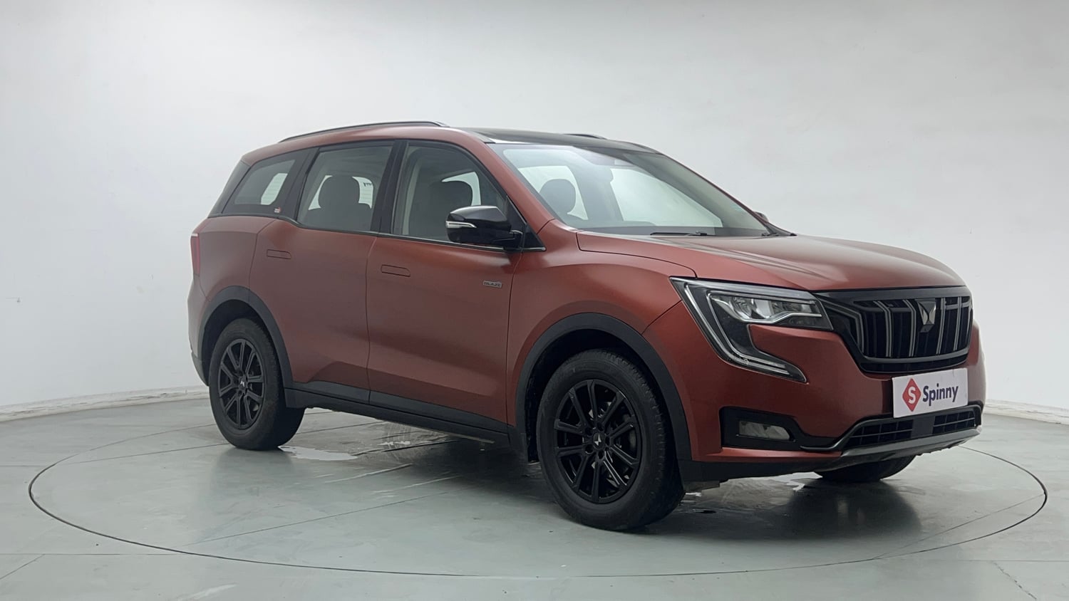 Used 2024 Mahindra XUV700 AX7 Luxury Pack Petrol 7 STR Blaze Editon AT Petrol Automatic exterior RIGHT FRONT CORNER VIEW