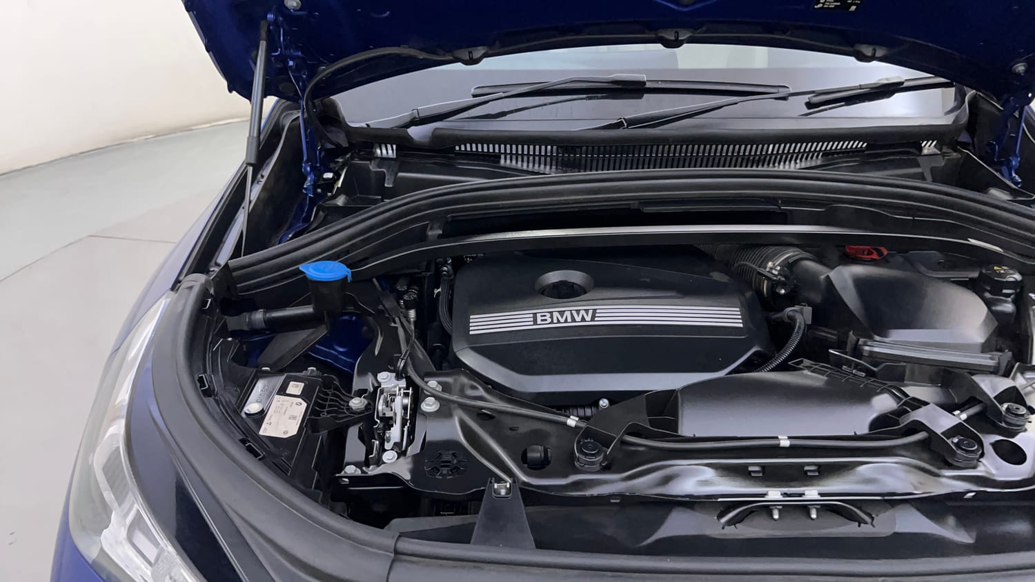 Used 2023 BMW X1 sDrive18i M Sport Petrol Automatic engine ENGINE RIGHT SIDE HINGE & APRON VIEW