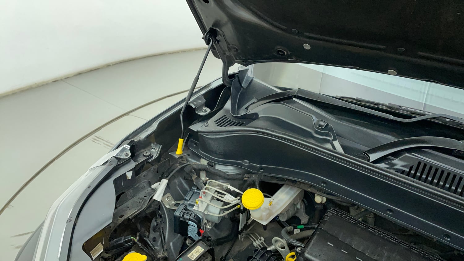 Used 2022 Tata Punch Accomplished MT Petrol + CNG(Outside Fitted) Cng Manual engine ENGINE RIGHT SIDE HINGE & APRON VIEW