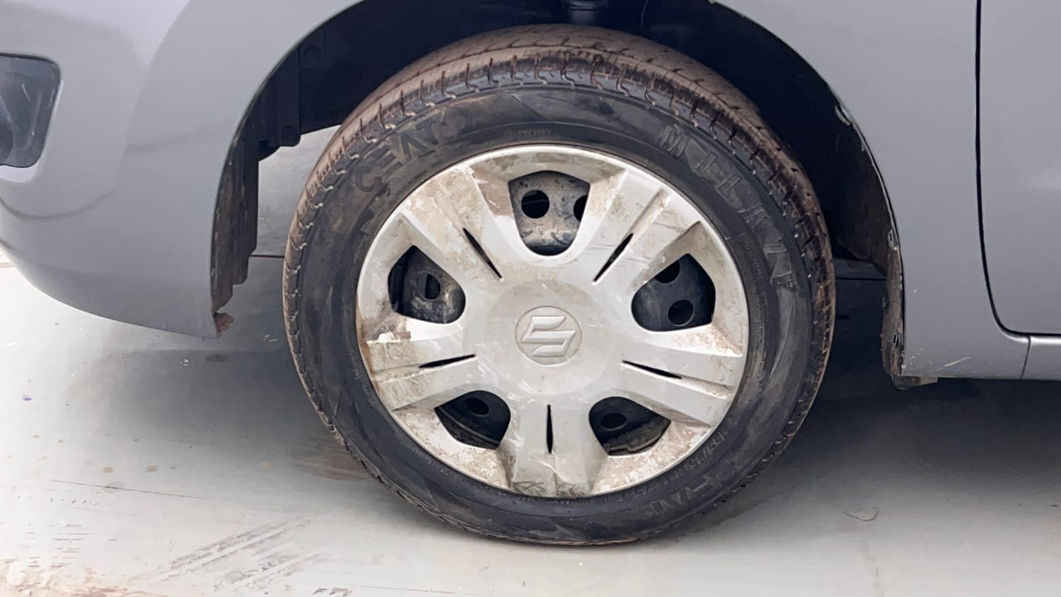 Used 2018 Maruti Suzuki Wagon R 1.0 VXI AMT Petrol Automatic tyres LEFT FRONT TYRE RIM VIEW