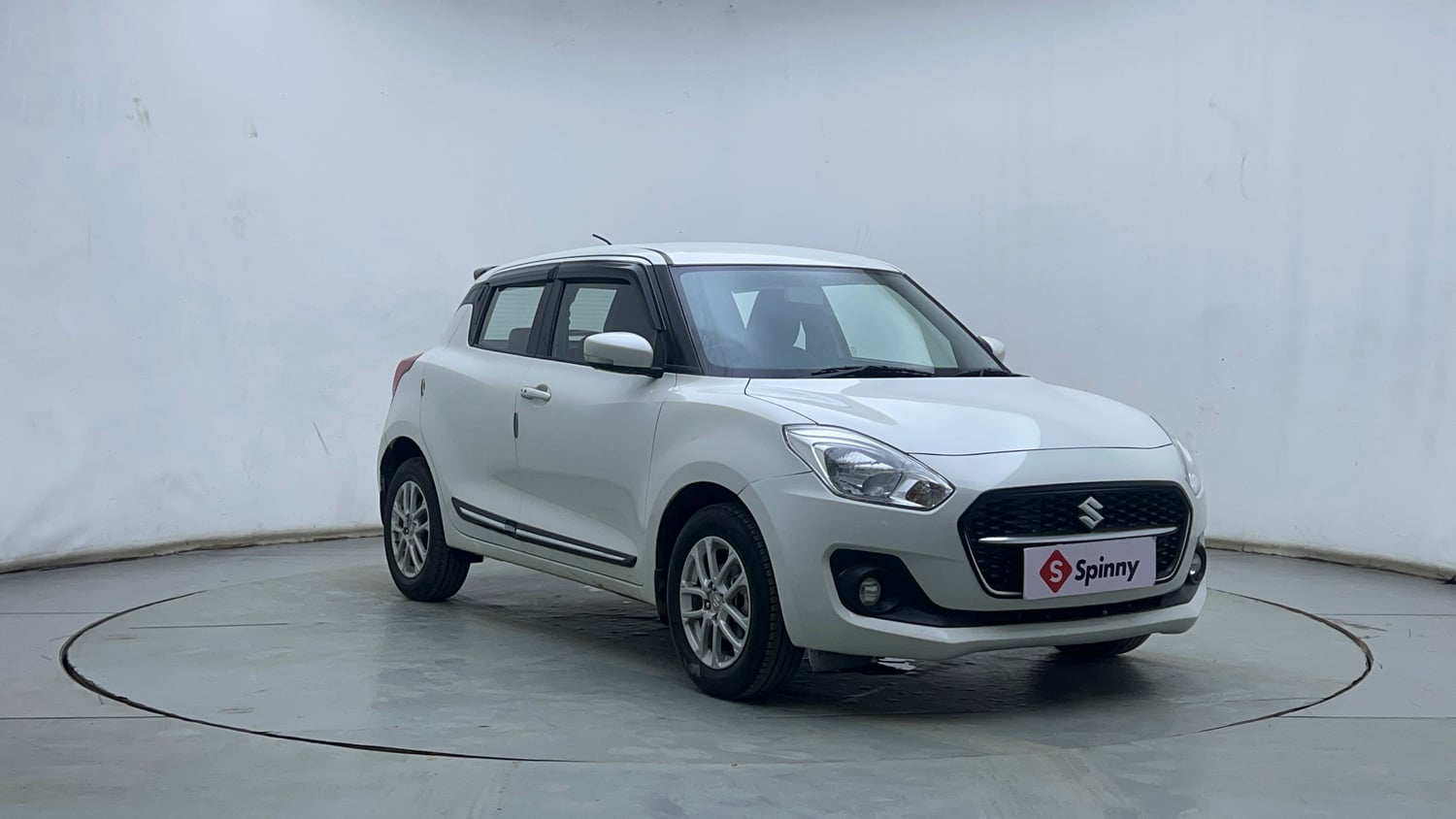 Used 2024 Maruti Suzuki Swift ZXi Petrol Manual exterior RIGHT FRONT CORNER VIEW