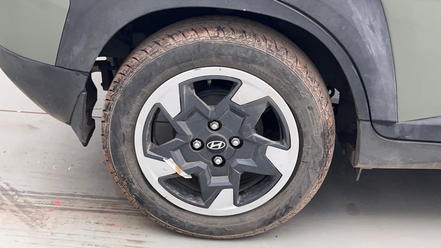Used 2023 Hyundai Exter SX 1.2 MT Petrol Manual tyres RIGHT REAR TYRE RIM VIEW