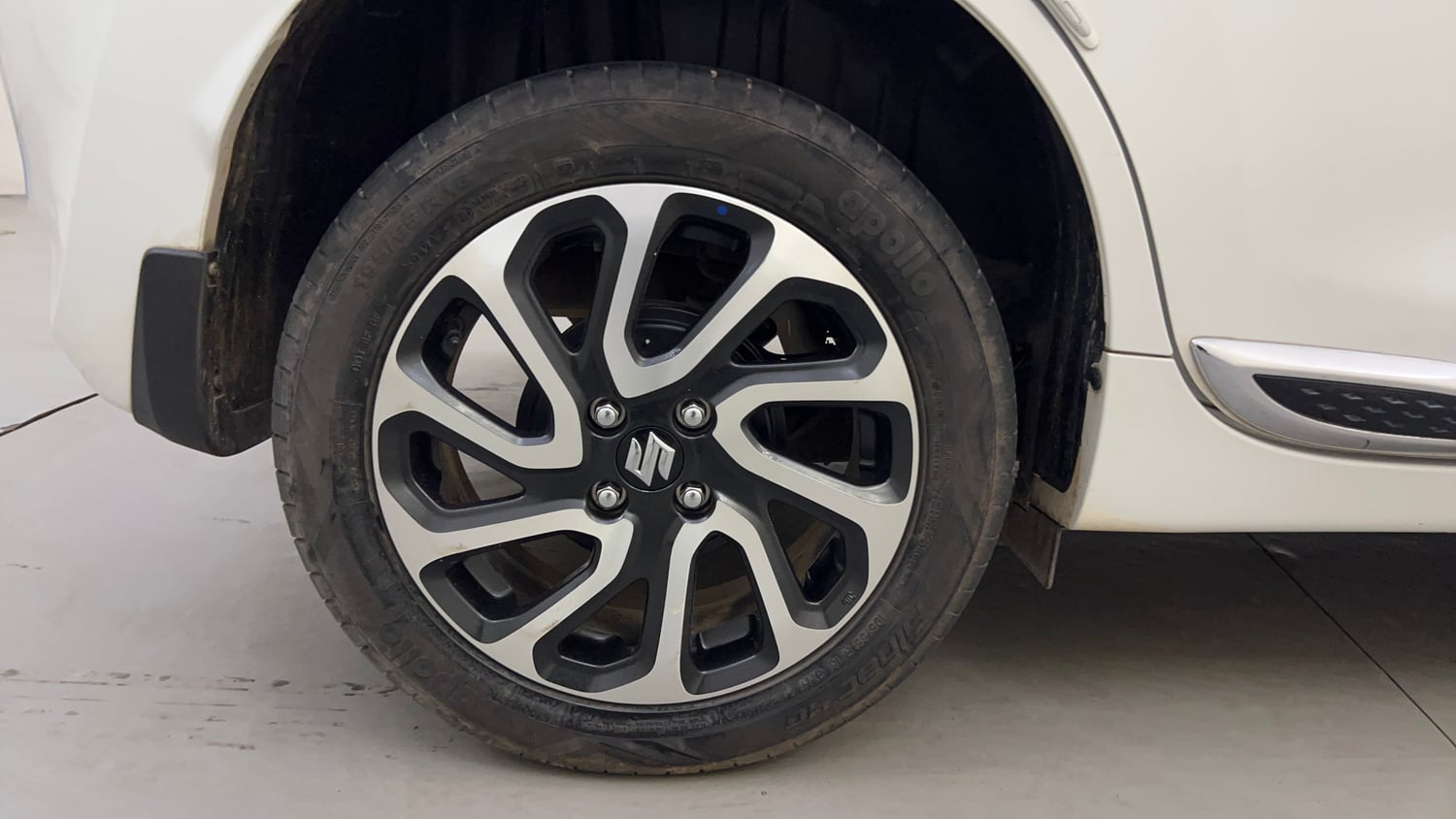 Used 2024 Maruti Suzuki Baleno Alpha AGS Petrol Automatic tyres RIGHT REAR TYRE RIM VIEW