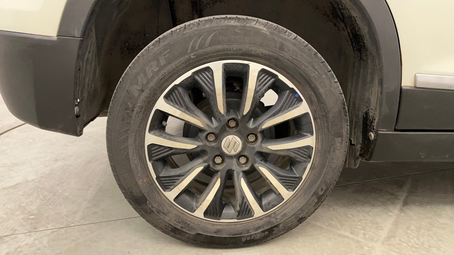 Used 2022 Maruti Suzuki Vitara Brezza VXi AT SHVS Petrol Automatic tyres RIGHT REAR TYRE RIM VIEW