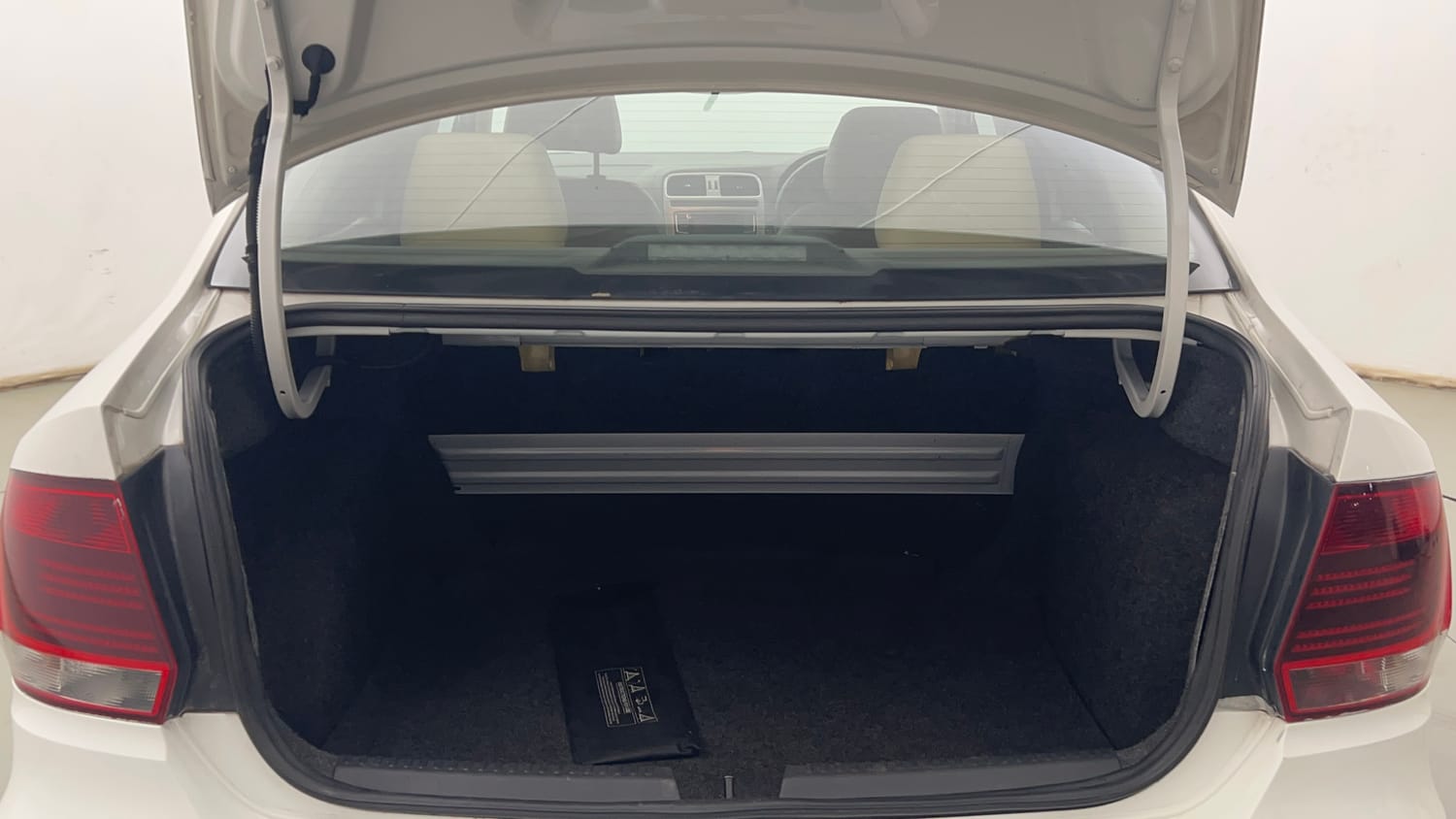 Used 2017 Volkswagen Vento Highline Plus 1.2 (P) AT 16 Alloy Petrol Automatic interior DICKY INSIDE VIEW