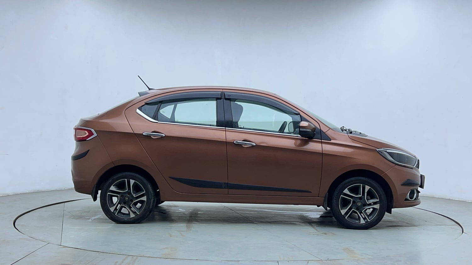 Used 2018 Tata Tigor Revotron XZA Petrol Automatic exterior RIGHT SIDE VIEW