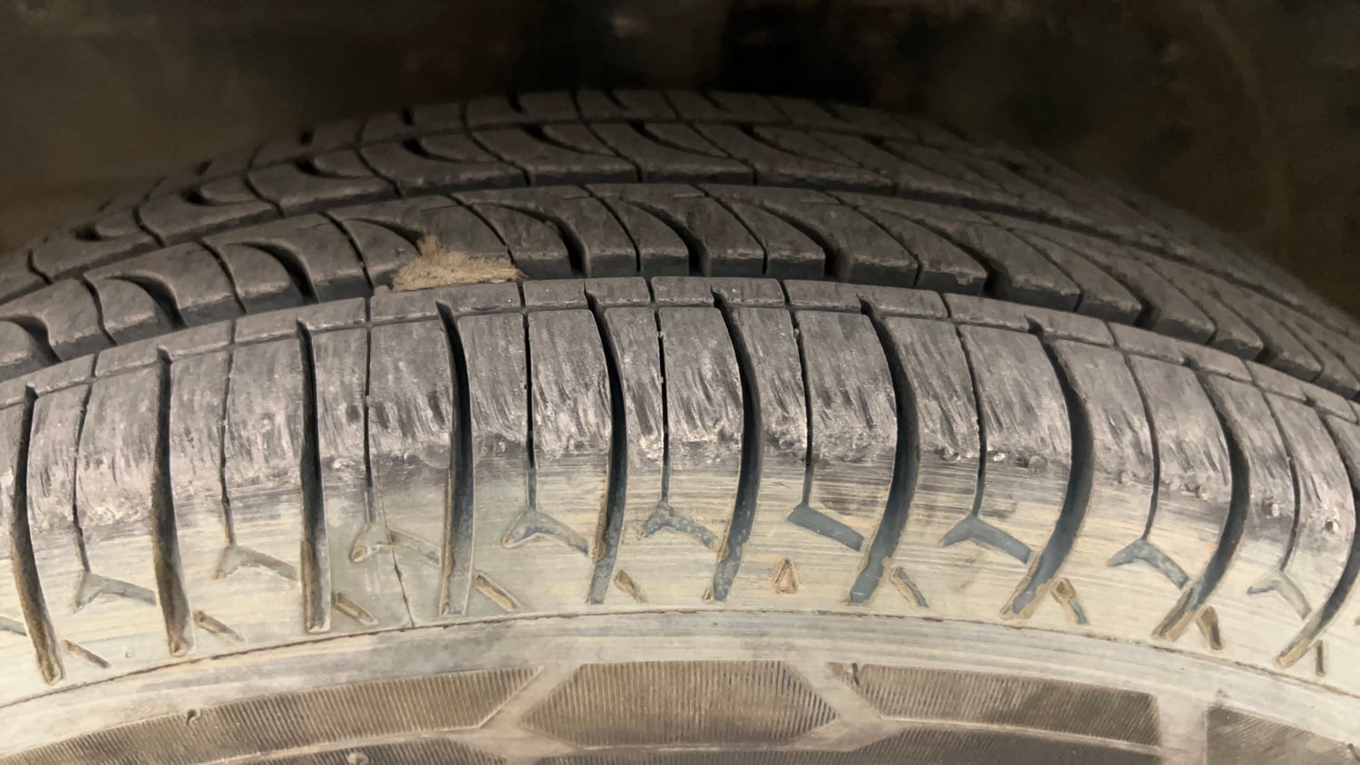 Used 2012 Maruti Suzuki Wagon R LXi Petrol Manual tyres LEFT FRONT TYRE TREAD VIEW