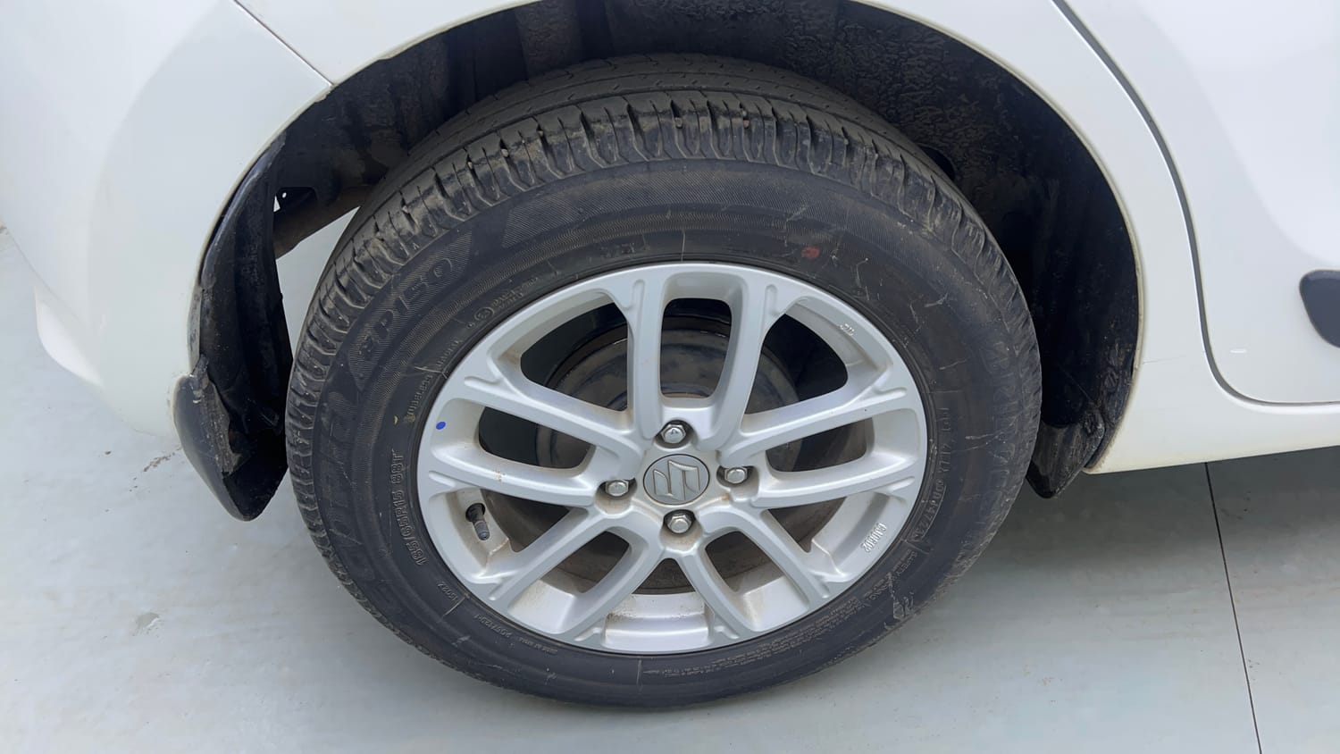 Used 2024 Maruti Suzuki Swift ZXi Petrol Manual tyres RIGHT REAR TYRE RIM VIEW