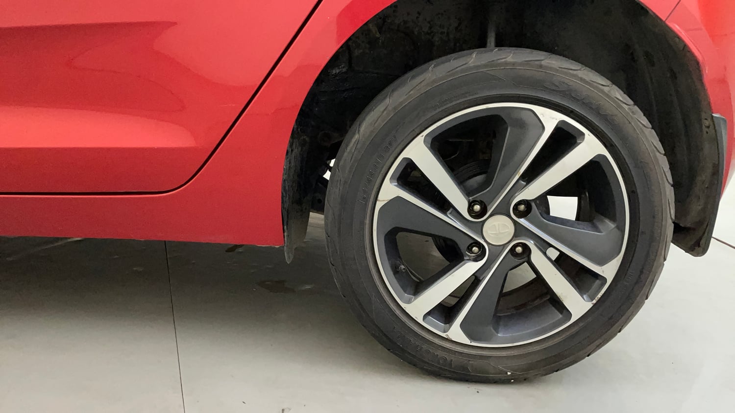 Used 2021 Tata Altroz XZ Petrol Petrol Manual tyres LEFT REAR TYRE RIM VIEW