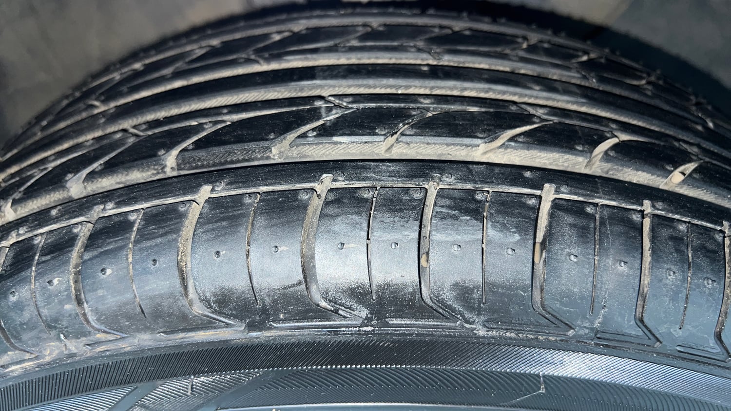 Used 2019 Hyundai Elite i20 Sportz Plus 1.2 CVT Petrol Automatic tyres RIGHT FRONT TYRE TREAD VIEW