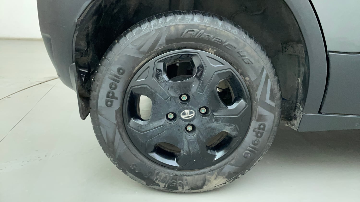 Used 2022 Tata Punch Accomplished MT Petrol + CNG(Outside Fitted) Cng Manual tyres RIGHT REAR TYRE RIM VIEW