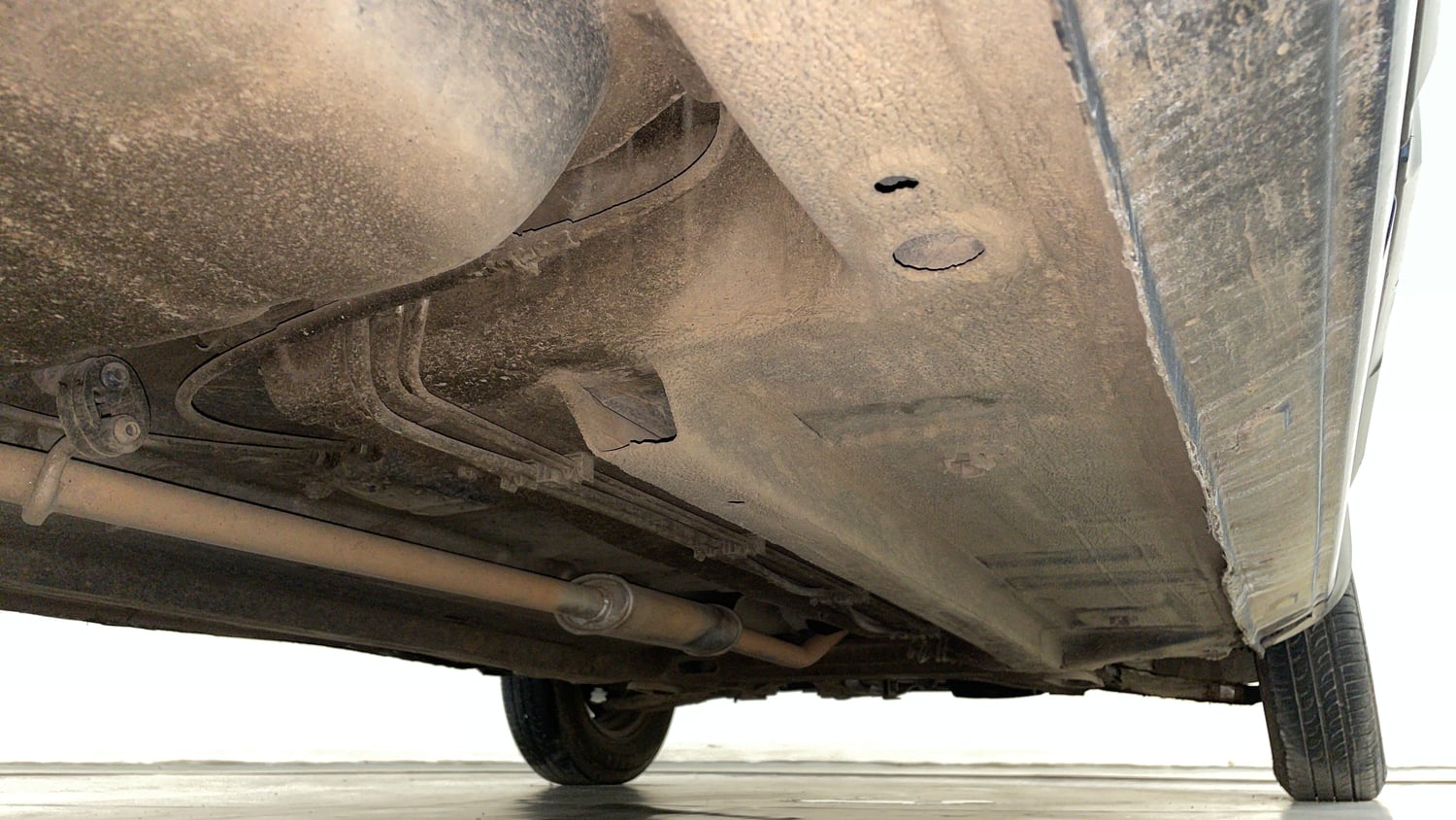 Used 2017 Renault Kwid CLIMBER 1.0 AMT Petrol Automatic extra REAR RIGHT UNDERBODY VIEW