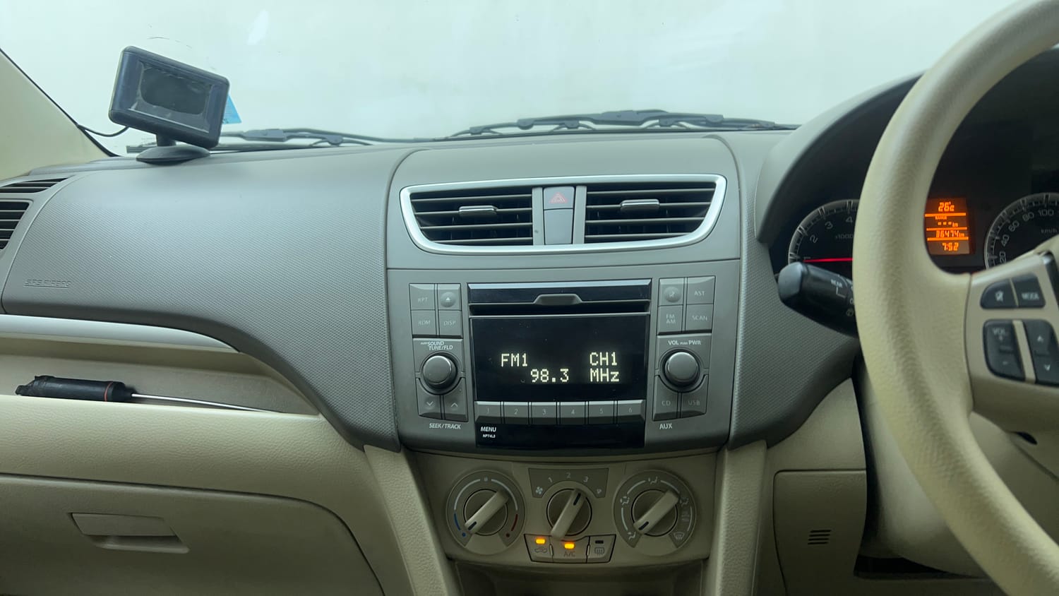 Used 2015 Maruti Suzuki Ertiga ZXi Petrol Manual top_features Integrated (in-dash) music system