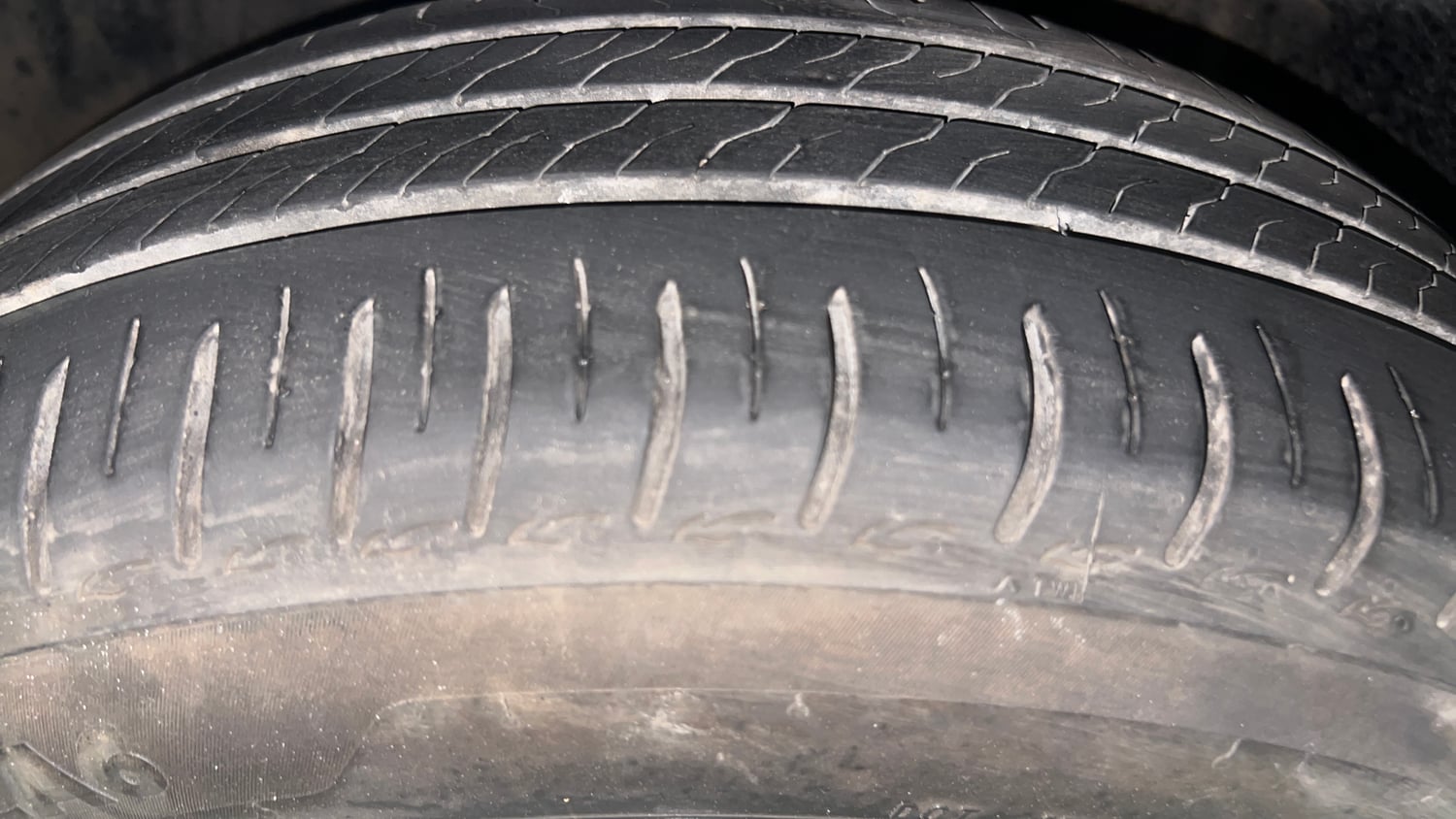 Used 2023 Tata Altroz XZA Plus Petrol Dark Edtion Petrol Automatic tyres LEFT FRONT TYRE TREAD VIEW