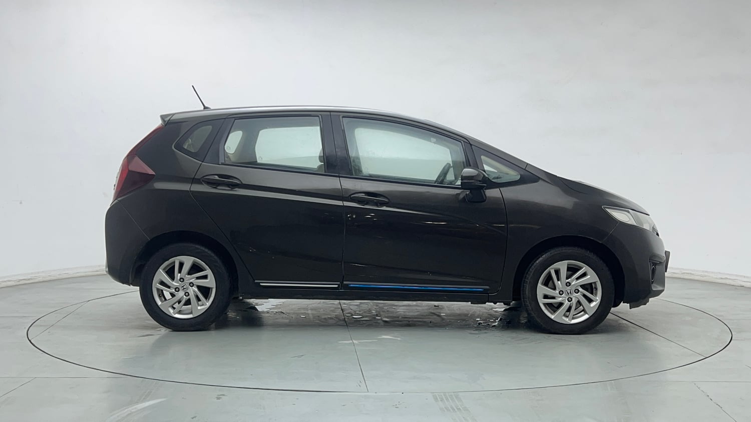 Used 2015 Honda Jazz V AT Petrol Petrol Automatic exterior RIGHT SIDE VIEW