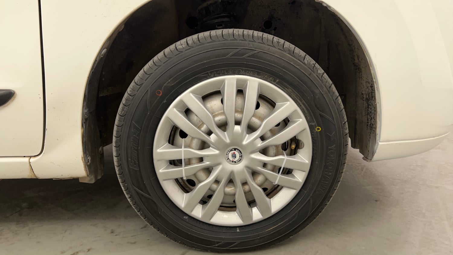 Used 2012 Maruti Suzuki Wagon R LXi Petrol Manual tyres RIGHT FRONT TYRE RIM VIEW
