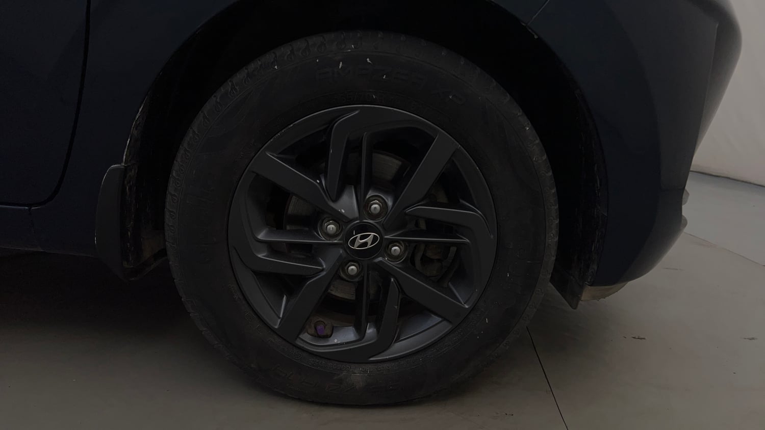 Used 2021 Hyundai Grand i10 Nios Sportz 1.2 Kappa VTVT Petrol Manual tyres RIGHT FRONT TYRE RIM VIEW