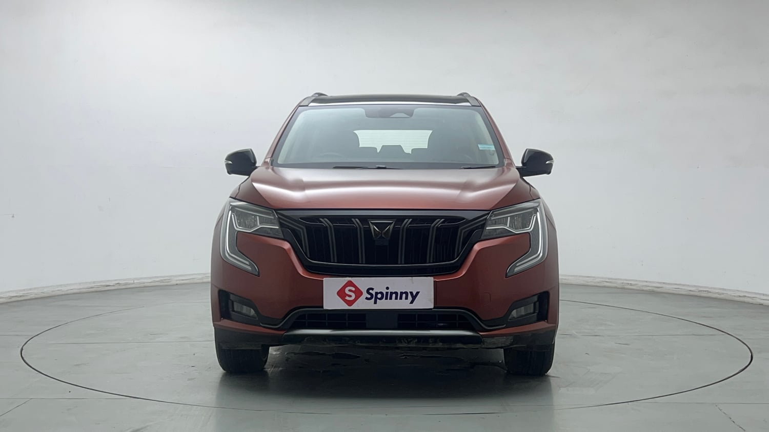 Used 2024 Mahindra XUV700 AX7 Luxury Pack Petrol 7 STR Blaze Editon AT Petrol Automatic exterior FRONT VIEW