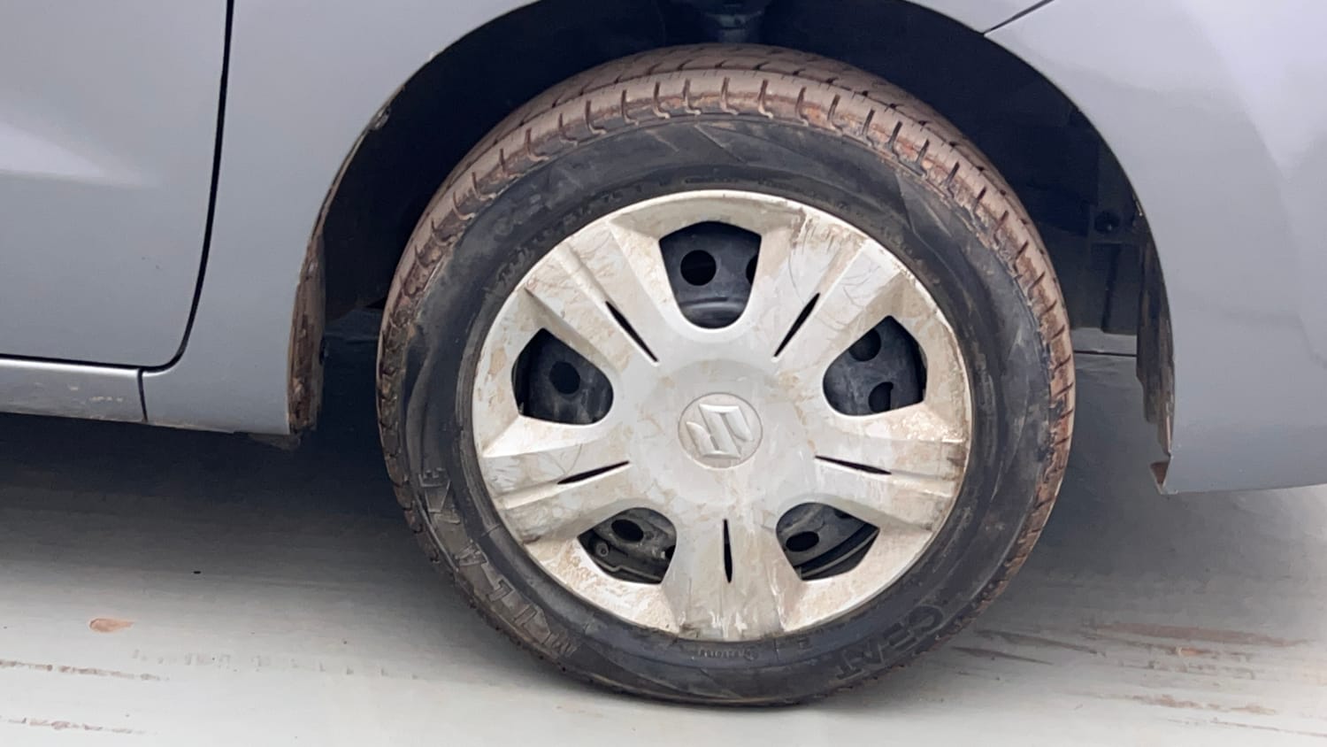 Used 2018 Maruti Suzuki Wagon R 1.0 VXI AMT Petrol Automatic tyres RIGHT FRONT TYRE RIM VIEW