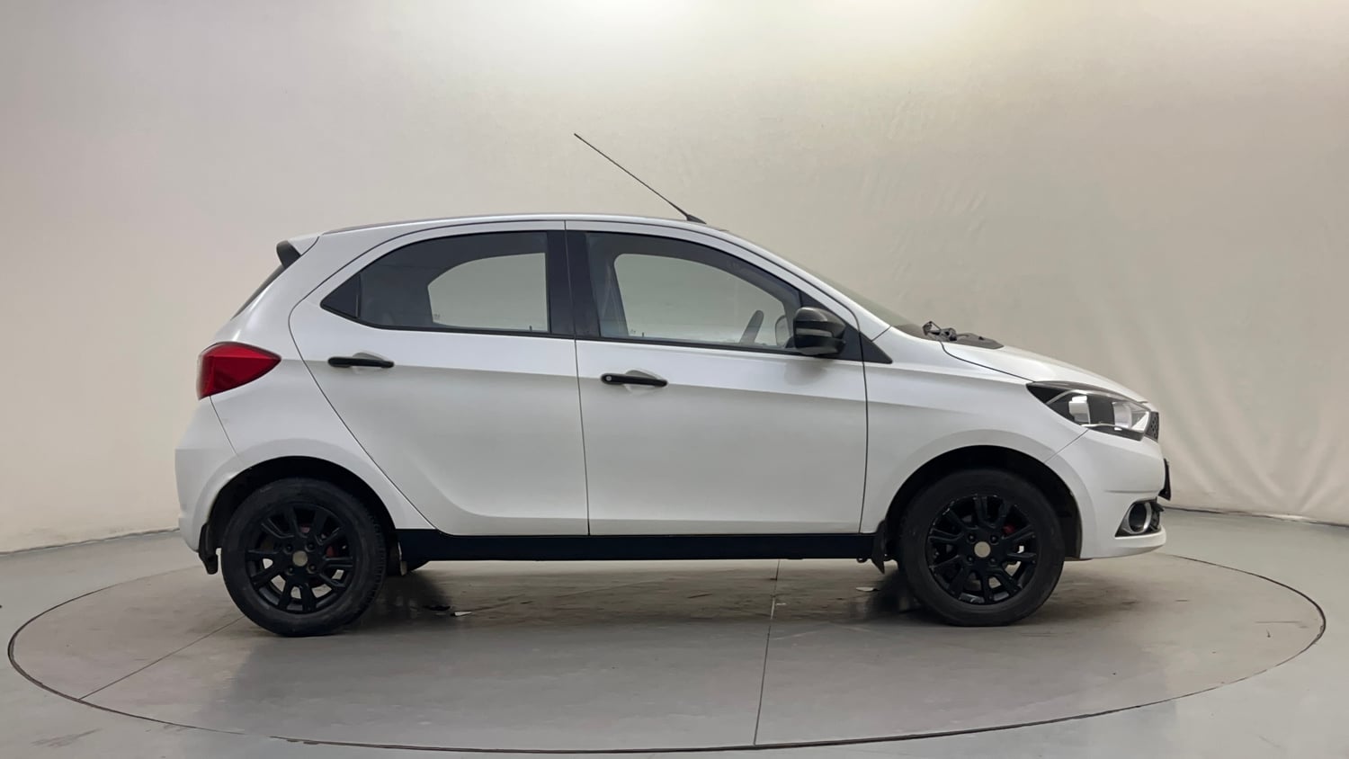 Used 2017 Tata Tiago Revotron XZA Petrol Automatic exterior RIGHT SIDE VIEW
