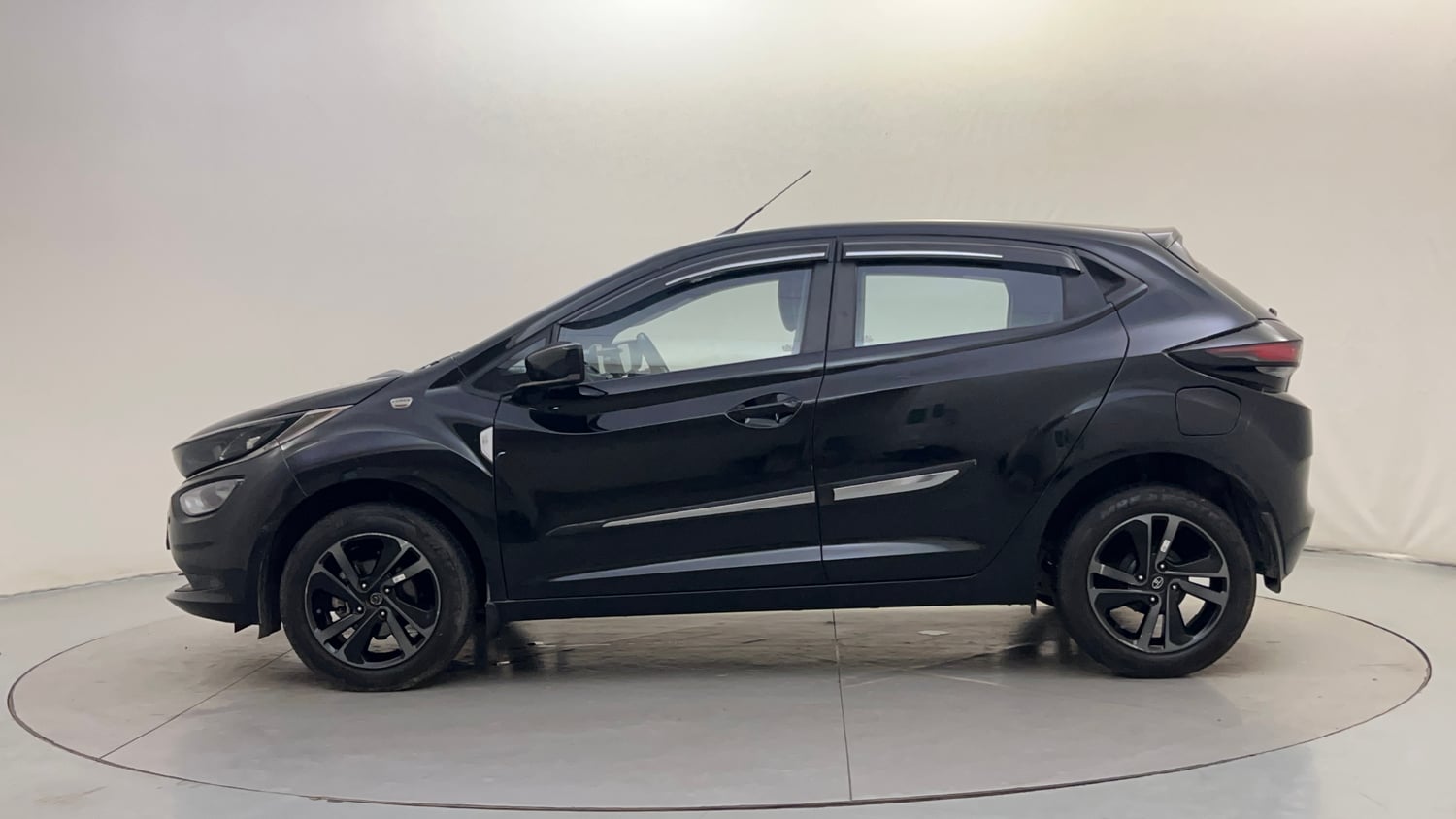 Used 2023 Tata Altroz XZA Plus Petrol Dark Edtion Petrol Automatic exterior LEFT SIDE VIEW