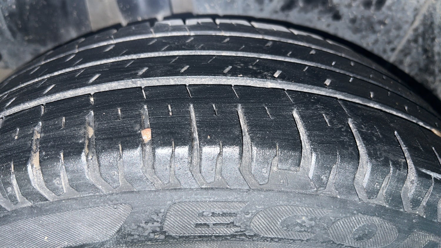 Used 2020 Maruti Suzuki New Ertiga VXi Petrol Manual tyres RIGHT REAR TYRE TREAD VIEW