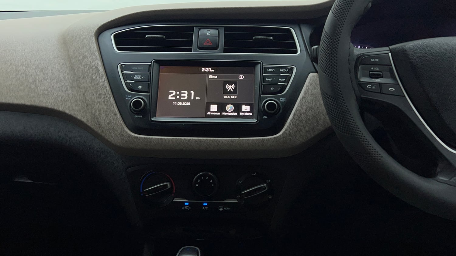 Used 2019 Hyundai Elite i20 Sportz Plus 1.2 CVT Petrol Automatic interior MUSIC SYSTEM & AC CONTROL VIEW