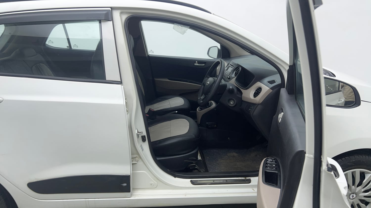 Used 2015 Hyundai Grand i10 Sportz 1.2 Kappa VTVT Petrol Manual interior RIGHT SIDE FRONT DOOR CABIN VIEW