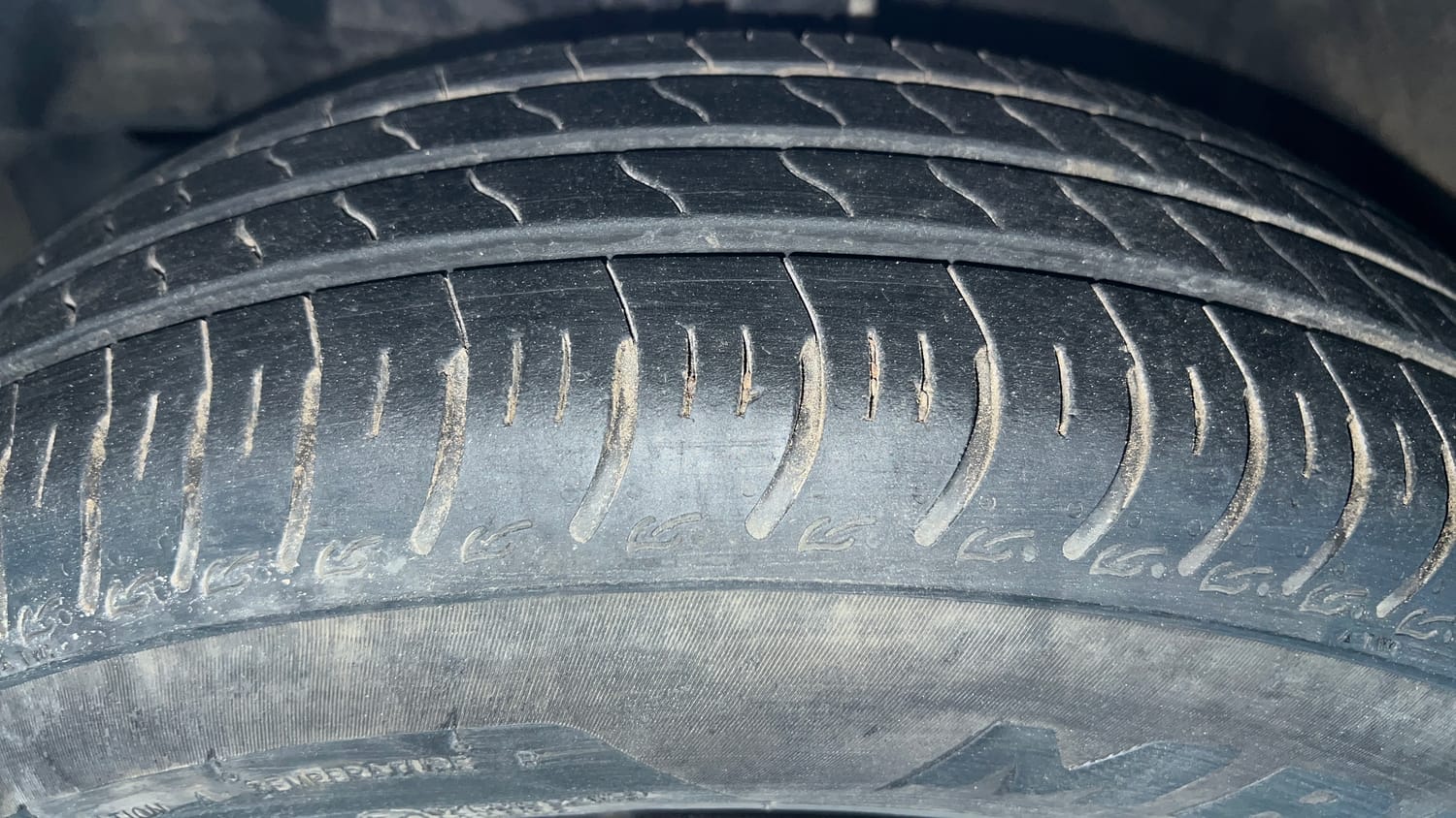 Used 2025 Maruti Suzuki Swift VXi Petrol Manual tyres LEFT FRONT TYRE TREAD VIEW