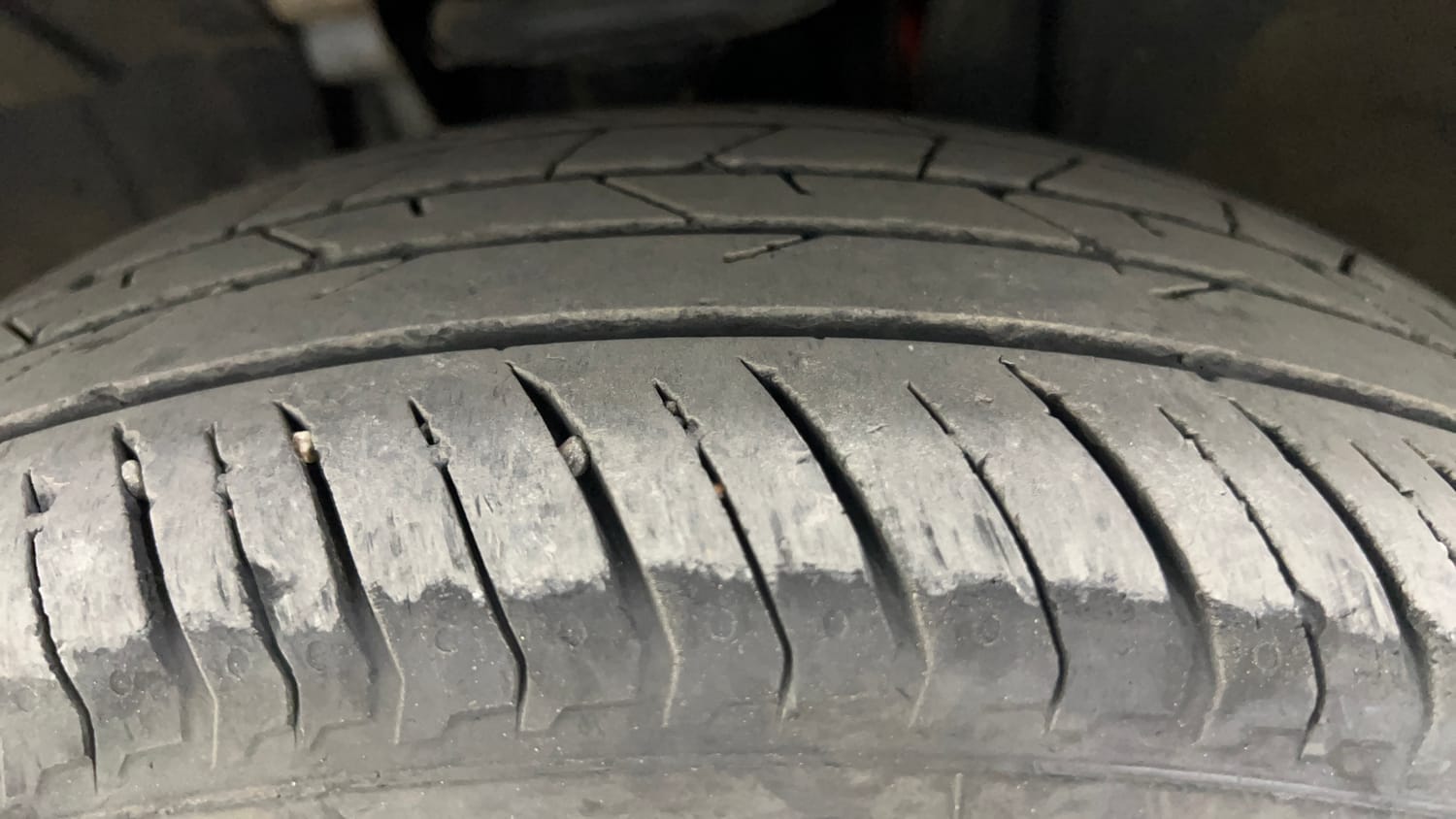 Used 2025 Nissan Magnite Visia B4D 1.0 Petrol MT Petrol Manual tyres LEFT FRONT TYRE TREAD VIEW