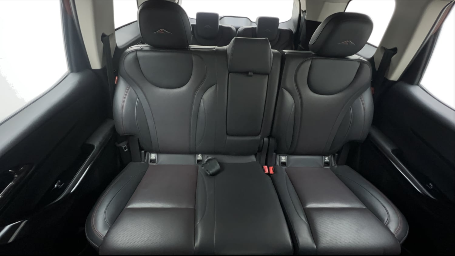 Used 2024 Mahindra XUV700 AX7 Luxury Pack Petrol 7 STR Blaze Editon AT Petrol Automatic interior REAR SEAT CONDITION VIEW