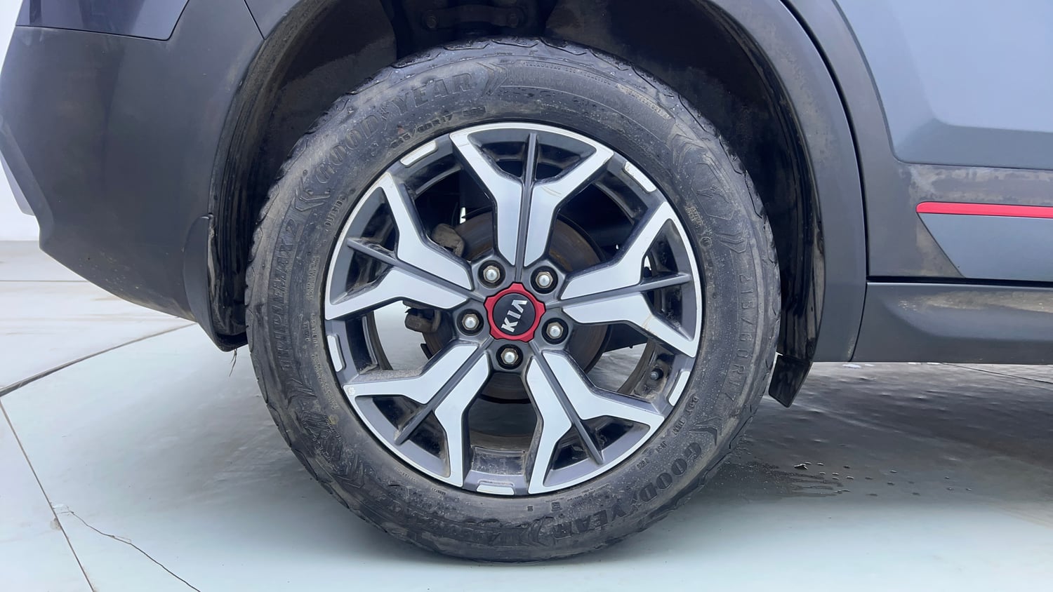 Used 2019 kia Seltos GTX Plus DCT 1.4 Petrol Automatic tyres RIGHT REAR TYRE RIM VIEW