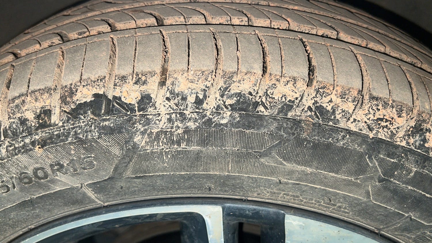 Used 2018 Tata Tigor Revotron XZA Petrol Automatic tyres RIGHT FRONT TYRE TREAD VIEW