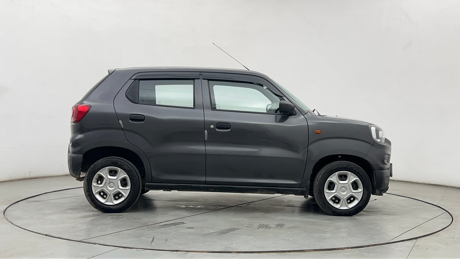 Used 2023 Maruti Suzuki S-Presso VXi (O) AMT Petrol Automatic exterior RIGHT SIDE VIEW