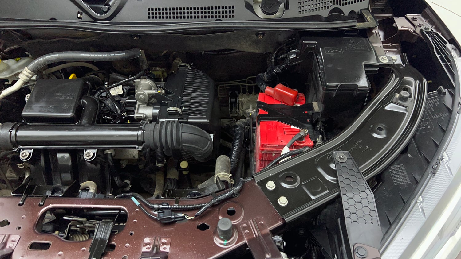 Used 2021 Nissan Magnite XV Premium Petrol Manual engine ENGINE LEFT SIDE VIEW