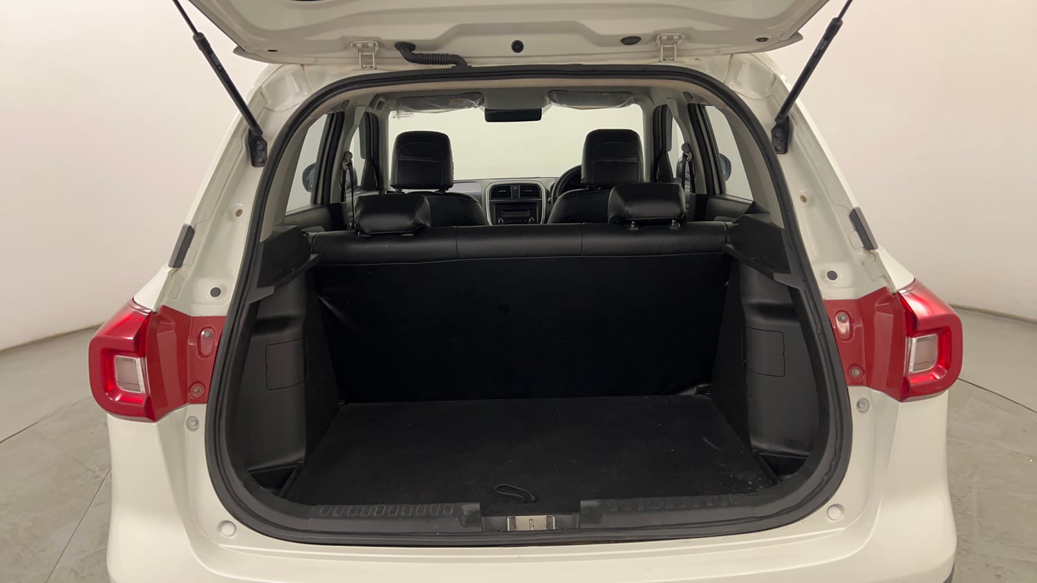 Used 2022 Maruti Suzuki Vitara Brezza VXi AT SHVS Petrol Automatic interior DICKY INSIDE VIEW