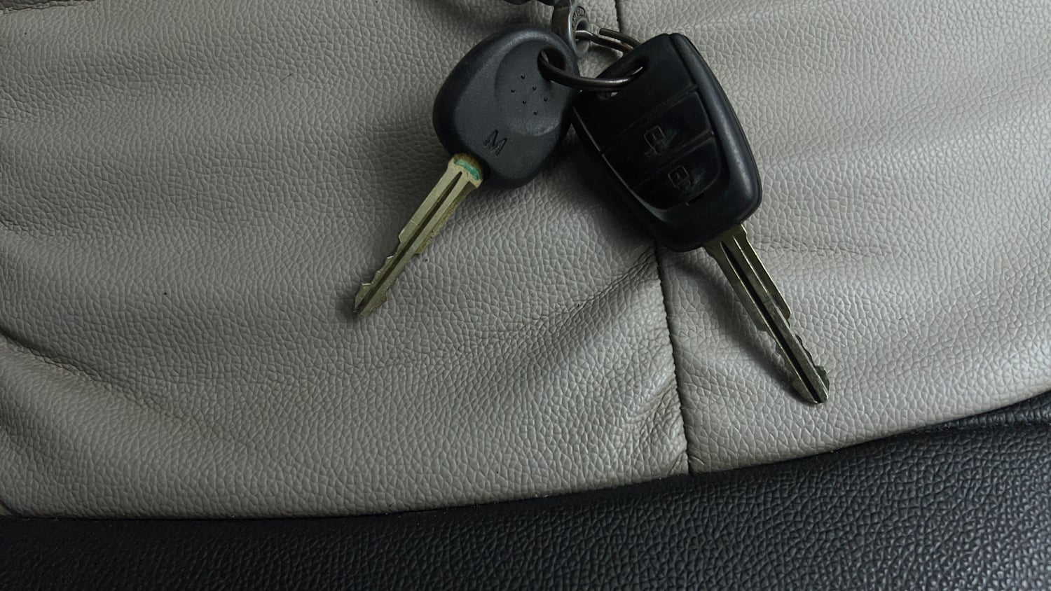 Used 2015 Hyundai Grand i10 Sportz 1.2 Kappa VTVT Petrol Manual extra CAR KEY VIEW