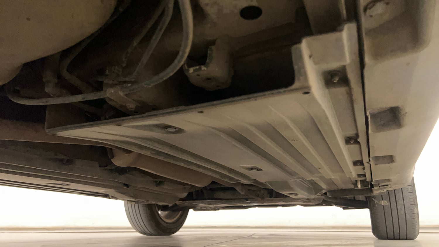Used 2022 Maruti Suzuki Vitara Brezza VXi AT SHVS Petrol Automatic extra REAR RIGHT UNDERBODY VIEW