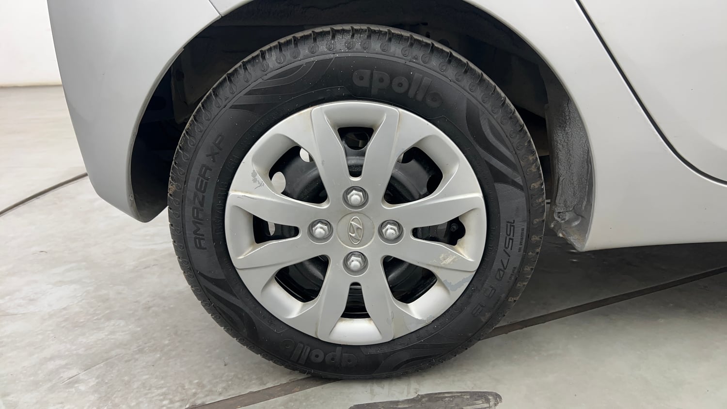 Used 2017 Hyundai Eon Sportz Petrol Manual tyres RIGHT REAR TYRE RIM VIEW