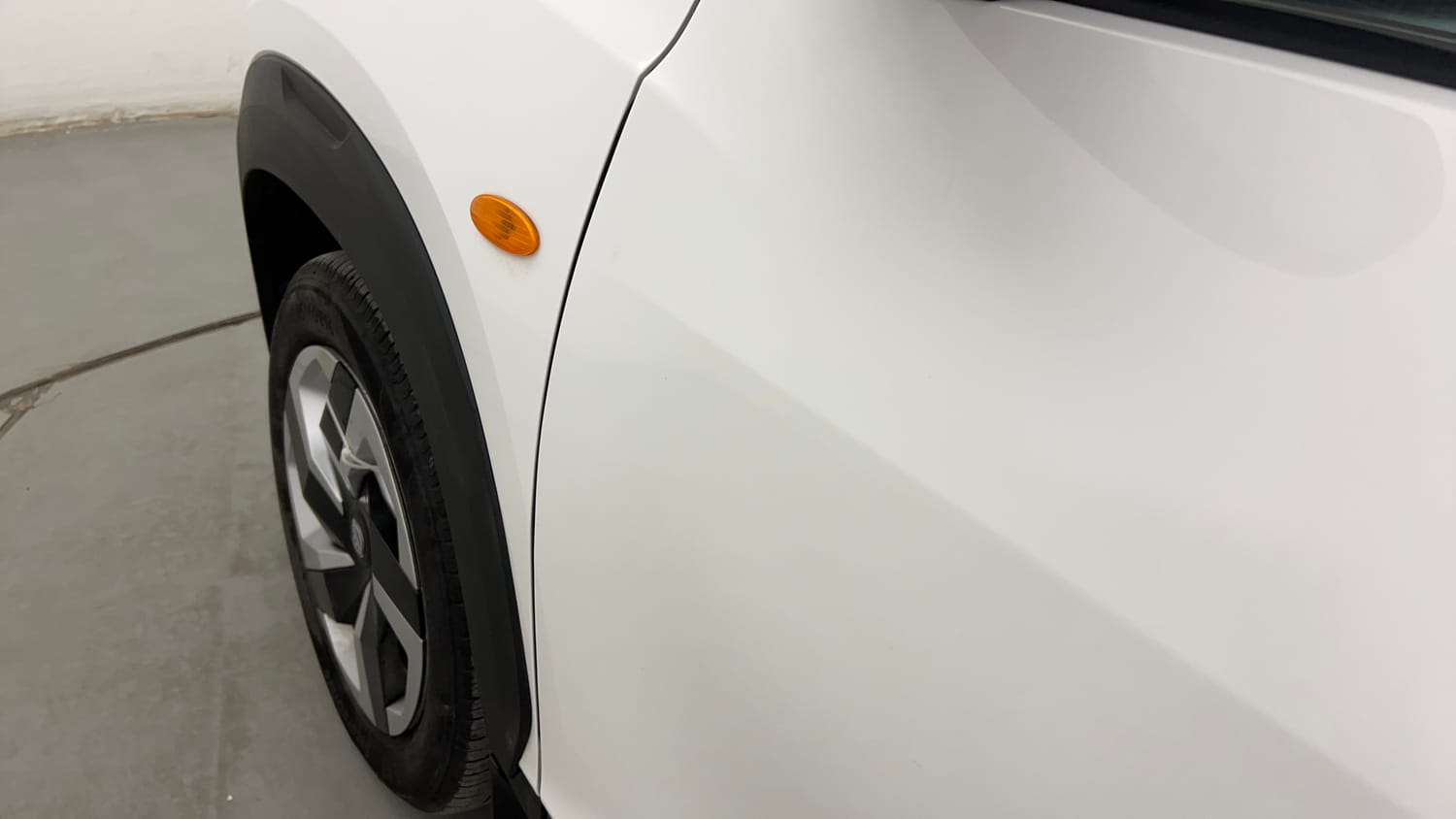 Used 2025 Nissan Magnite Visia B4D 1.0 Petrol MT Petrol Manual dents MINOR SCRATCH
