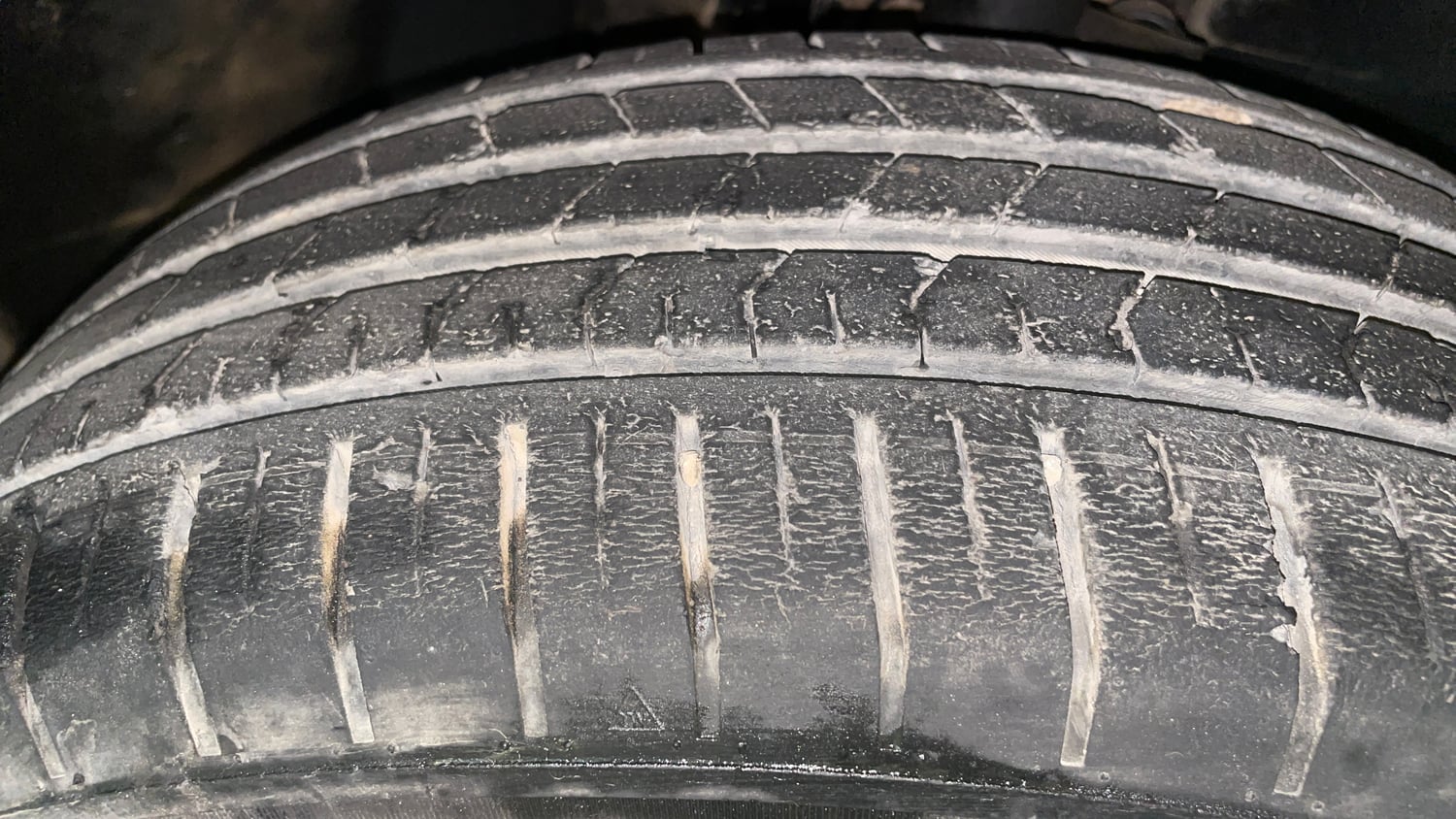 Used 2022 Tata Punch Kaziranga Creative AMT Petrol Automatic tyres RIGHT FRONT TYRE TREAD VIEW
