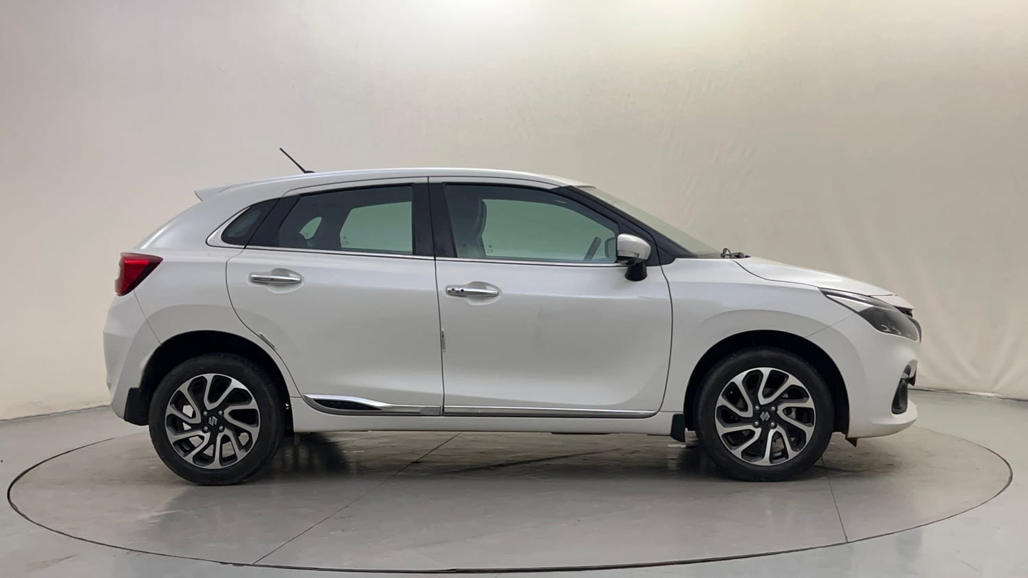 Used 2024 Maruti Suzuki Baleno Alpha AGS Petrol Automatic exterior RIGHT SIDE VIEW