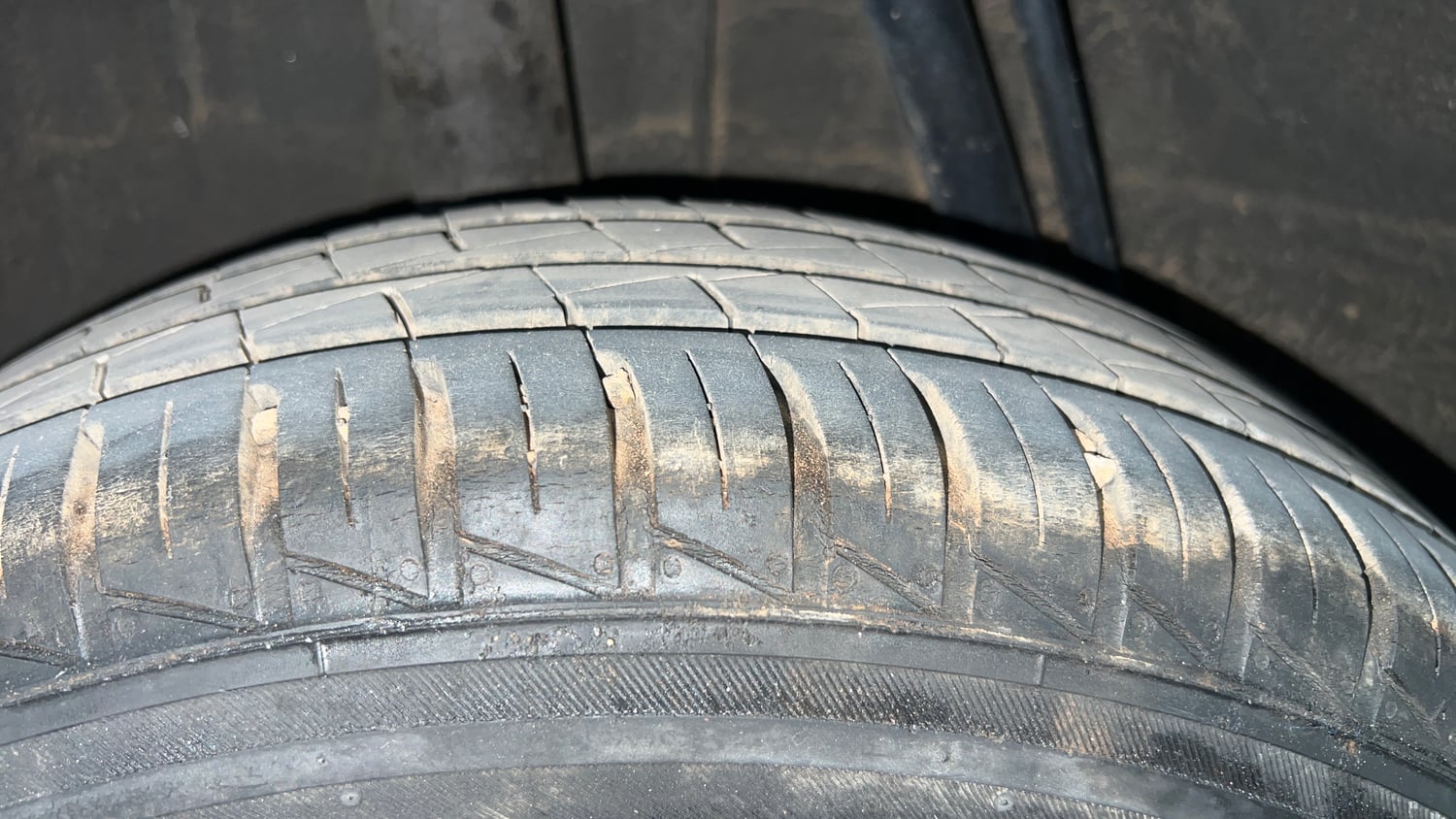 Used 2023 Renault Kwid RXT 1.0 AMT Petrol Automatic tyres RIGHT REAR TYRE TREAD VIEW