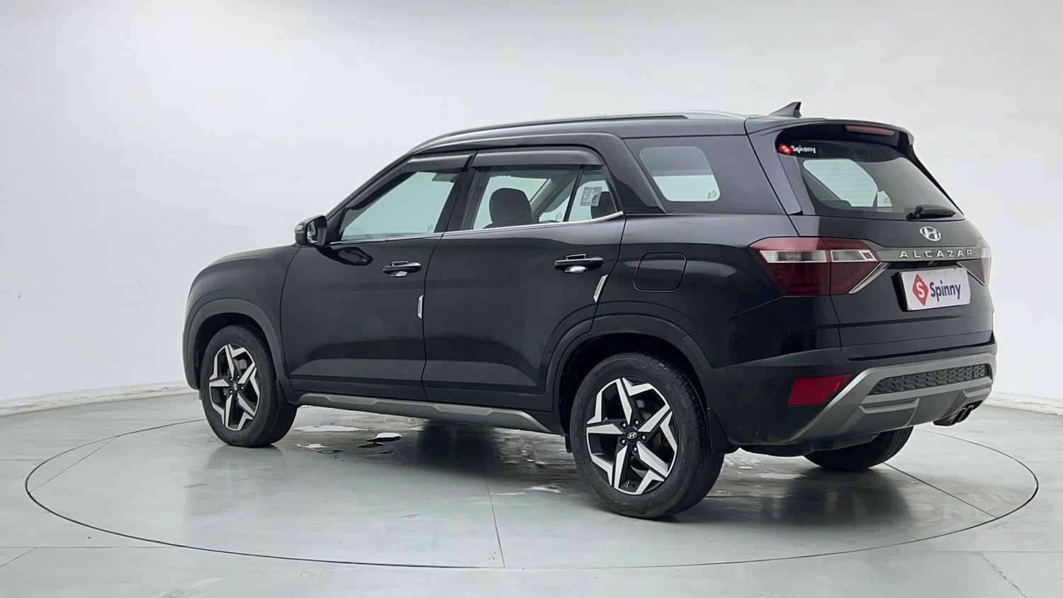 Used 2023 Hyundai Alcazar Prestige 7 STR 1.5 Diesel Diesel Manual exterior LEFT REAR CORNER VIEW