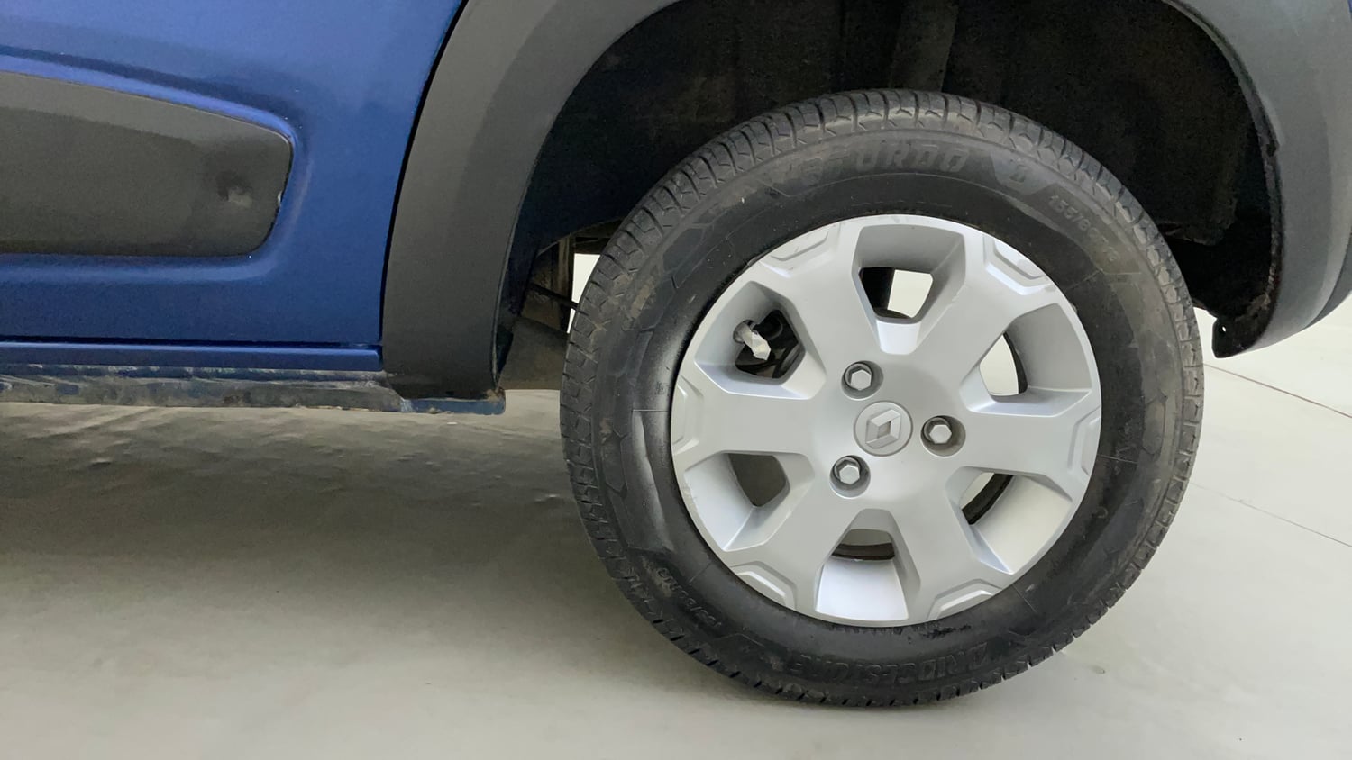 Used 2017 Renault Kwid CLIMBER 1.0 AMT Petrol Automatic tyres LEFT REAR TYRE RIM VIEW