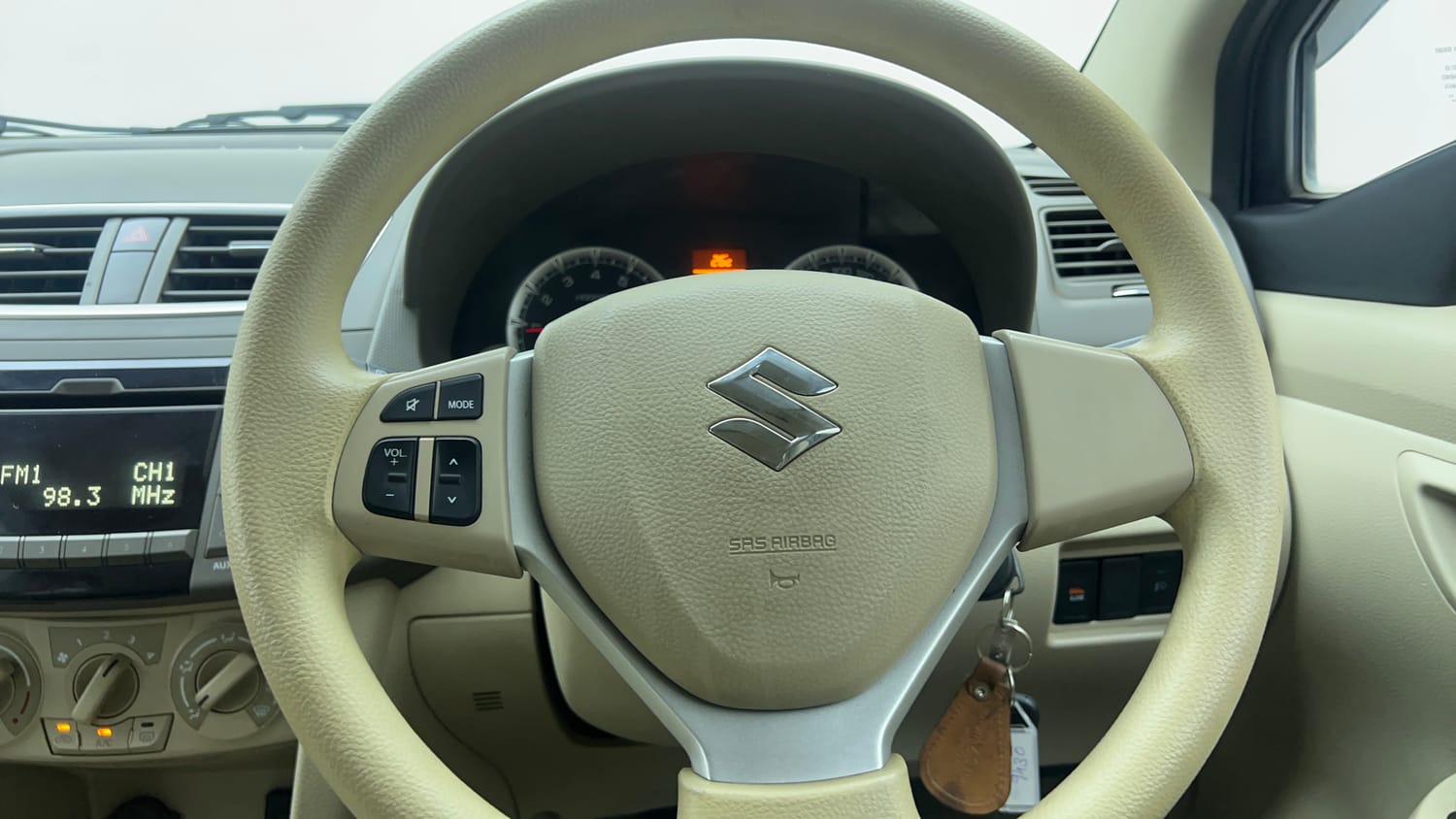 Used 2015 Maruti Suzuki Ertiga ZXi Petrol Manual top_features Steering mounted controls